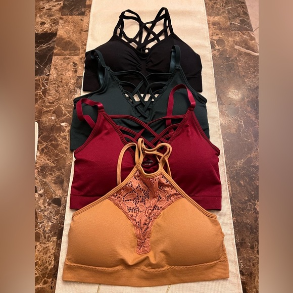 Bundle of 4 bralettes 💚🖤❤️🧡 - Picture 2 of 15